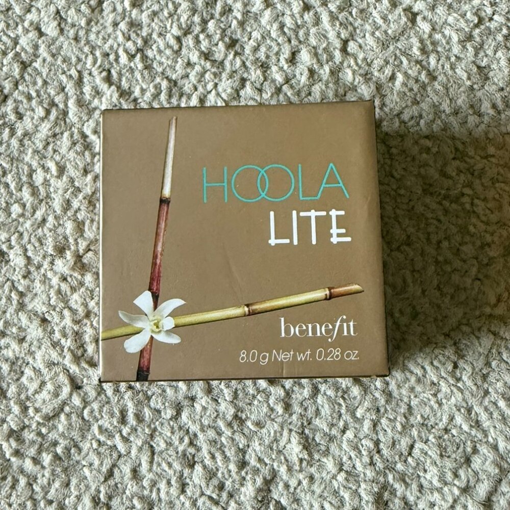 Benefit Cosmetics Hoola Lite Bronzer